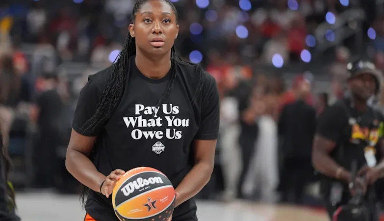 ออลสตาร์ WNBA สร้างความโดดเด่นด้วยเสื้อวอร์มอัพเหนือ CBA